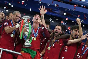 Giọt nước mắt hạnh phúc của Ronaldo