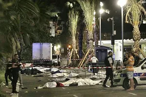 Tấn công bằng xe tải ở Nice