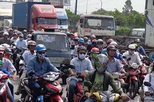 Ùn tắc, tai nạn vây bủa cửa ngõ phía đông