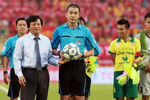 Vì sao trọng tài yếu?