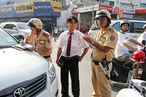 Đặt tiền để không bị giam xe: Công an chưa cho