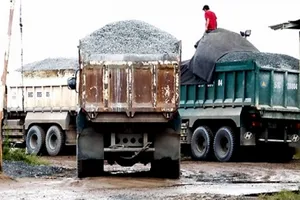 Cán bộ nhận bảo kê, xã hội lãnh đủ 