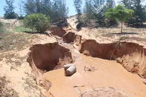 Tiếp tục dừng hoạt động công ty làm vỡ hồ chứa titan