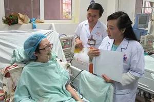 Thiếu úy công an từ chối chữa bệnh ung thư để cứu con đã qua đời