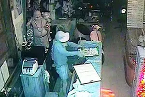 Băng trộm tiệm vàng từ TP.HCM xuống miền Tây gây án