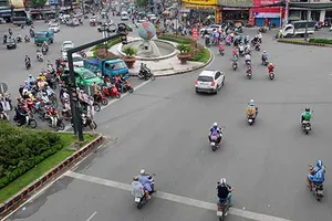 "Đòi bỏ đèn vàng là chưa hiểu rõ luật giao thông"