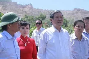 Cử tri than trời, ông Đinh Thế Huynh thị sát ngay