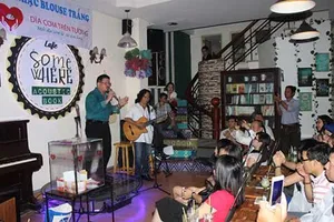 Sức lan tỏa từ các bác sĩ đi hát kiếm cơm…