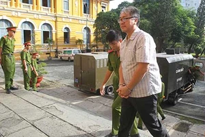 Chuyển 5.190 tỉ đồng như nhấn nút chơi game