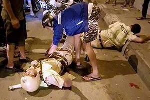 Hai CSGT bị cướp đạp ngã đã xuất viện