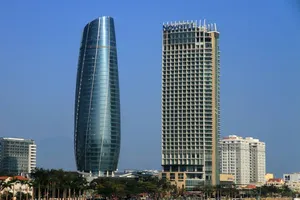 Đưa chim yến vô… trung tâm hành chính