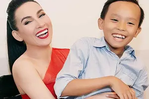 Phi Nhung và Hồ Văn Cường song ca gây xúc động 