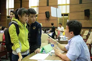 Tuyển sinh: Kinh tế ổn định, công nghiệp lo
