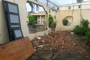 Tranh chấp nảy lửa từ một vụ mua bán trường 