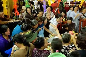 ‘Cướp’ lộc, giật cô hồn: Lòng tham vô lối