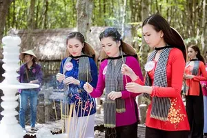 Ban tổ chức nói gì về trách nhiệm của hoa hậu?