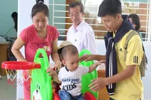 Rớt nước mắt mừng con có chỗ học