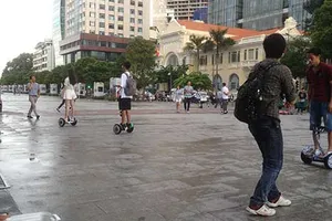 Dẹp ‘xe điện’ ở phố đi bộ, dân an tâm