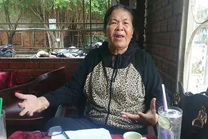 Con chưa được bồi thường oan, mẹ đòi tự sát