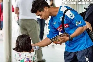 Công Phượng đi phát tờ rơi có gì mà sốc? 