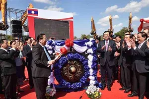 Tổng thống Obama sang Lào làm gì?