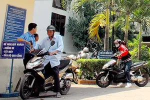 Cơ quan nhà nước phải treo bảng ‘giữ xe miễn phí’