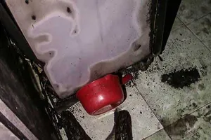 3 người bị đốt bằng xăng trong phòng bị khóa