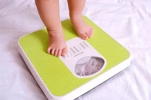 Trẻ nhẹ cân khi sinh kém vận động về sau