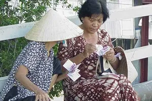 Ninh Thuận phạt oan người bán vé số dạo!