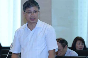 Công chức tham gia hội khác gì ‘vừa đá bóng vừa thổi còi’