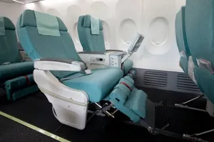 Phạt 4 triệu đồng khách Hàn Quốc tung chân đá ghế máy bay