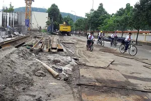 Chủ đầu tư cam kết sửa đường lún, nứt do thi công