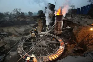 Trung Quốc ‘xuất khẩu ô nhiễm’ bằng dự án thép