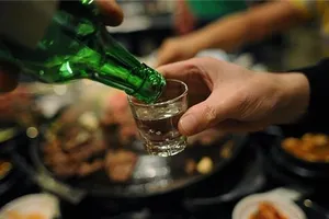 Có được tiếp khách bằng rượu?