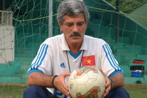 Ông Calisto vui tính và tư thế của người Thái