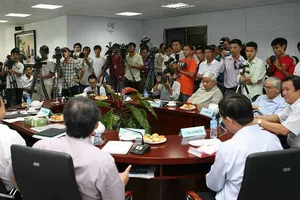 Những ông bầu làm bóng đá và tư thế của VPF