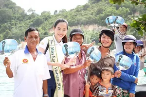 Hoa khôi Nam Em đưa đảo Nam Du ra thế giới