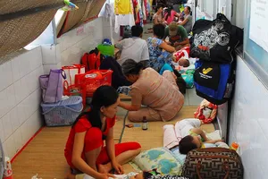 Bệnh nhi tay-chân-miệng, sốt xuất huyết tăng vọt