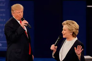 Tỉ phú Trump tự hại mình vì lợi dụng phụ nữ