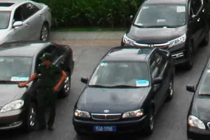 Bộ Tài chính: Khoán xe công là bình thường