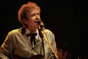 Thế giới bút chiến việc Bob Dylan ẵm Nobel