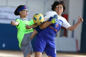 Ghi bàn sớm kỷ lục và… thua ngược