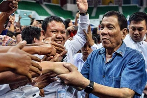 Ông Duterte thay đổi quan điểm về biển Đông