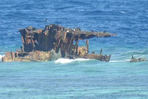 Xác chết khô níu phu đèn Trường Sa