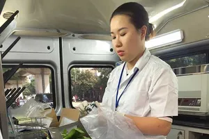 Đưa 3 xe kiểm nghiệm nhanh thực phẩm vào hoạt động