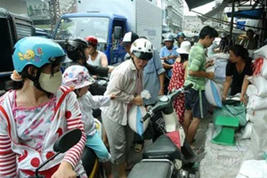 Ngôi chợ chuyên doanh đầu tiên