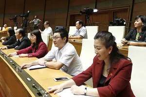 Quyết loại bỏ cán bộ trục lợi, gây khó cho dân 