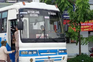 Nhà xe liên tỉnh khốn khổ vì ông chủ tịch HTX