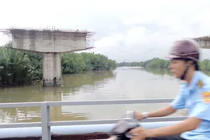 Cầu xây trước, bồi thường sau nên… ách 