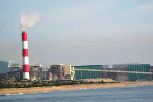 Bộ trưởng Trần Hồng Hà: ‘Biển miền Trung đã an toàn’